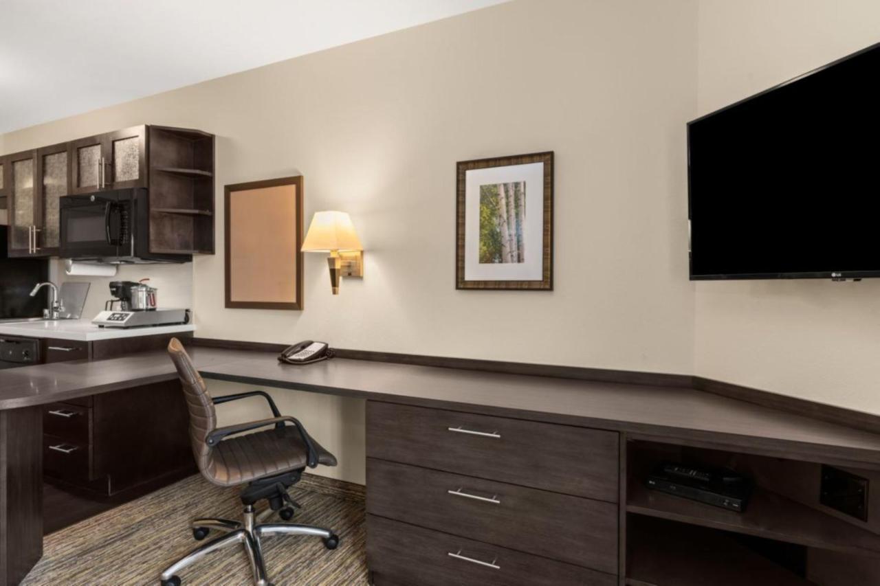 Candlewood Suites Pueblo By Ihg Екстериор снимка