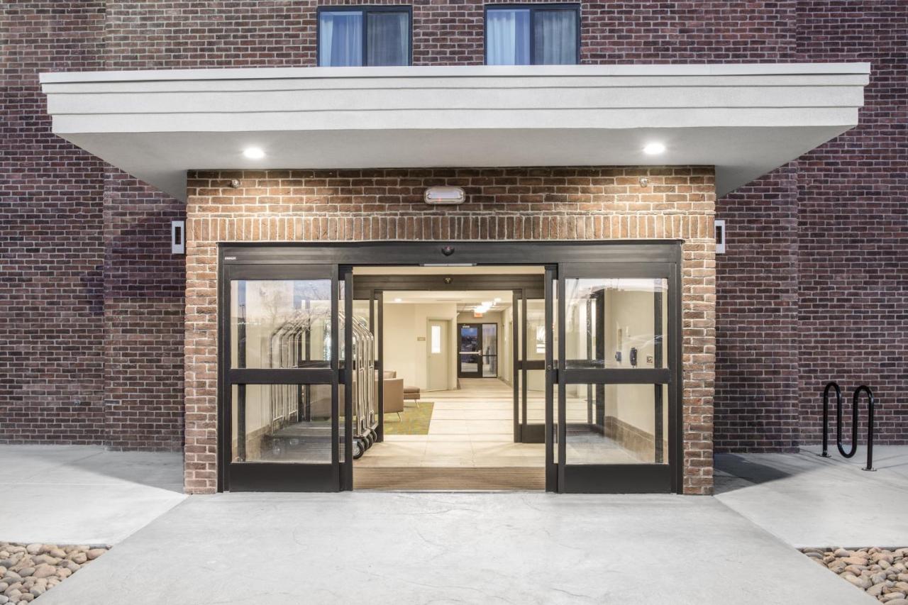 Candlewood Suites Pueblo By Ihg Екстериор снимка