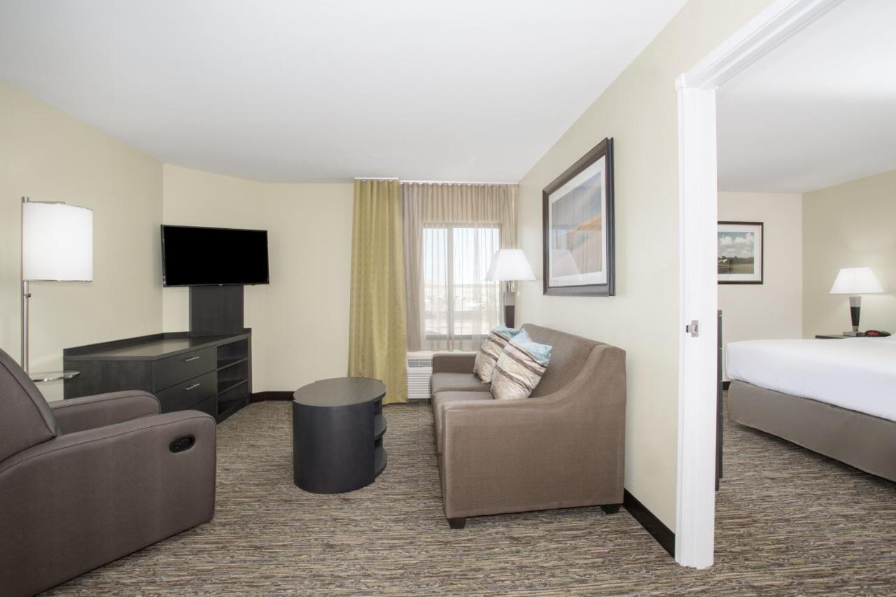 Candlewood Suites Pueblo By Ihg Екстериор снимка